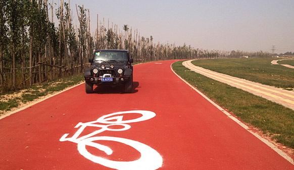 新型高耐磨彩色防滑路面落地灃河景觀