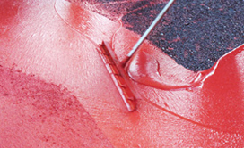 水性彩色瀝青料將攪拌及刮鋪