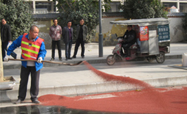 陶瓷顆粒彩色防滑路面拋撒彩色陶瓷彩砂